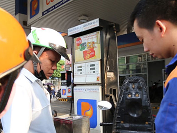 Video: Ngày đầu bán E5 thay xăng A92, cứ 10 khách mua thì 7 người chọn A95