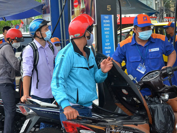 Chia lại 'miếng bánh' xăng dầu