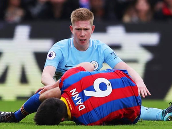 De Bruyne bình an, đồ tể Crystal Palace chấn thương nặng