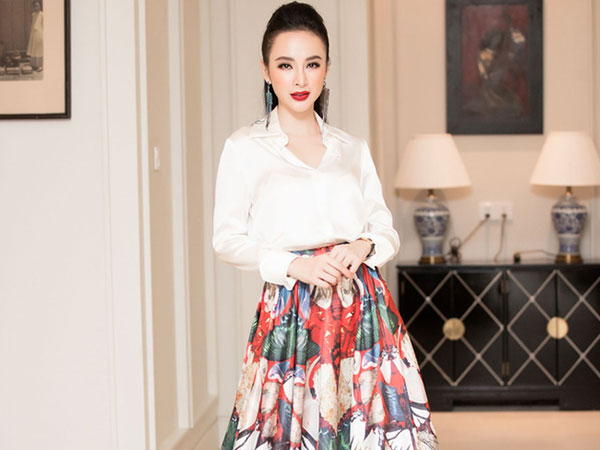 Đón năm mới xa nhà, Angela Phương Trinh nổi bật với váy hoa họa tiết