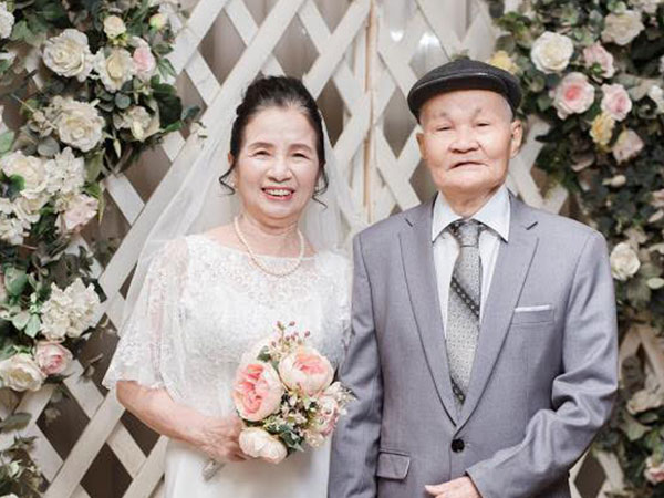 Mối tình 'ông bà anh' 50 năm bên nhau không rời và độc chiêu 'cưa đổ' người đẹp của ông ngoại
