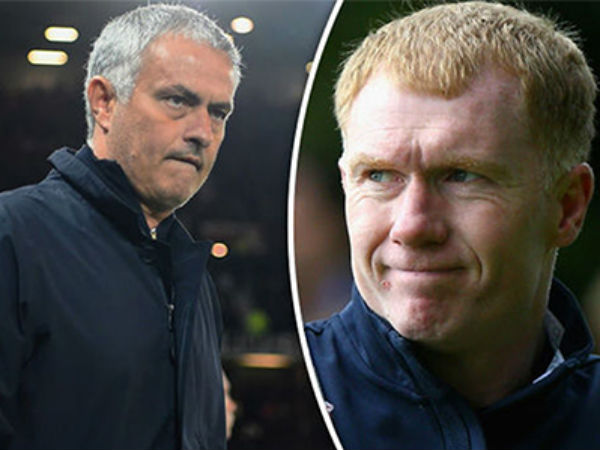 Mourinho nhiếc móc Scholes