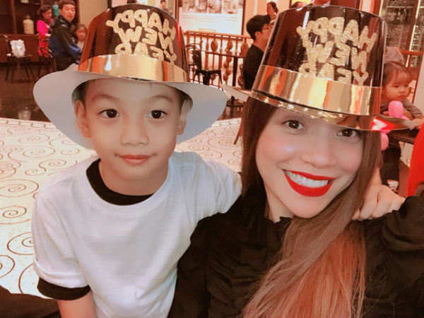 Sao Việt đón 2018: Hà Hồ chạy sô với con trai, Mỹ Tâm vuốt má Isaac
