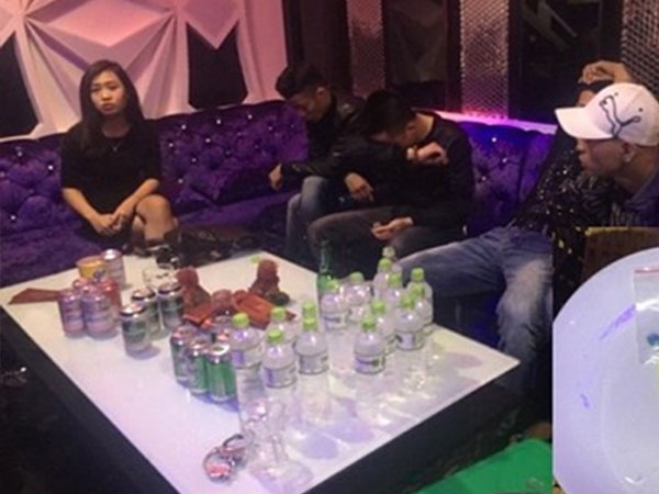 Thuê phòng karaoke để 'bay lắc'... chào năm mới