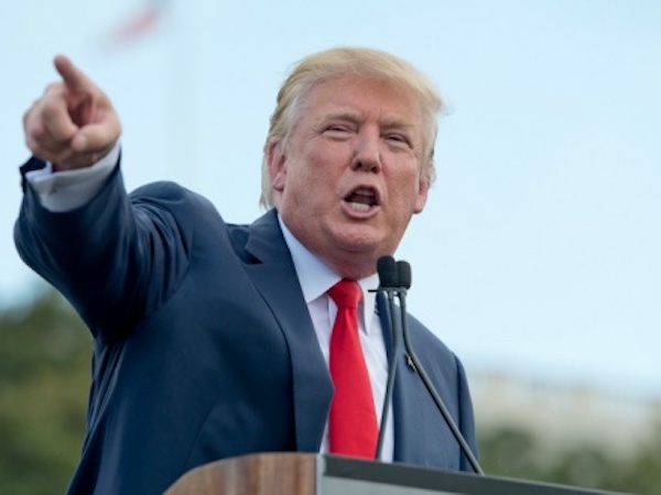 Trump khen người biểu tình, lên án chính quyền Iran