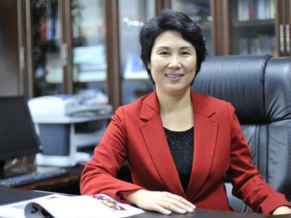 Bi hài chuyện nữ quan tham Trung Quốc vơ vét, ăn chơi
