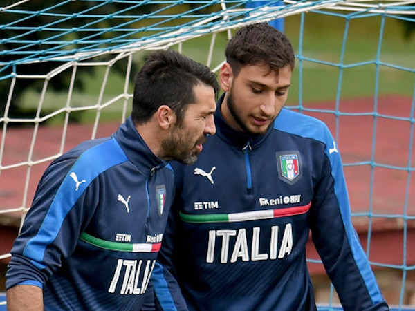 Buffon thúc Donnarumma rời AC Milan để đến Juventus