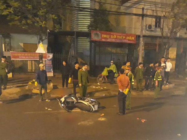 Hà Nội: Một phụ nữ mang thai tử vong sau khi va chạm với xe ô tô tải đúng lúc trời mưa phùn