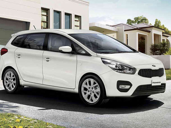 Kia Rondo được giảm giá còn 693 triệu đồng