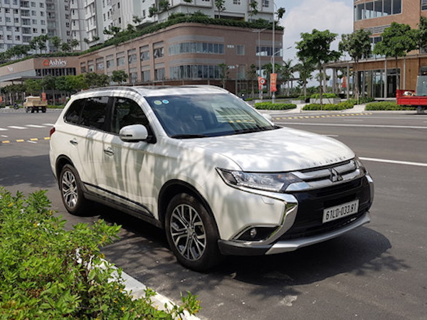 Mitsubishi Outlander lắp ráp trong nước lộ giá từ 808 triệu đồng
