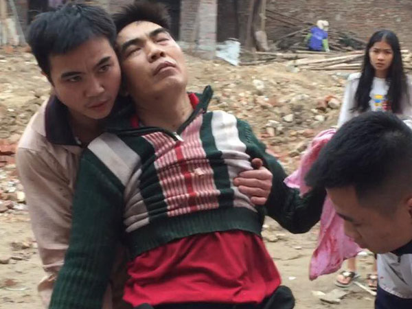 Người đàn ông bị nổ nát bàn tay khi nhặt vỏ đạn sau vụ nổ kinh hoàng ở Bắc Ninh