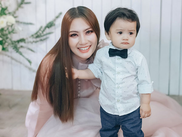 Nữ diễn viên 'Kiều nữ và đại gia' khoe con trai gần 1 tuổi đẹp như con lai