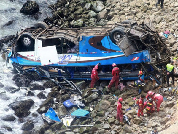 Peru: Xe buýt rơi xuống vực, 36 người thiệt mạng
