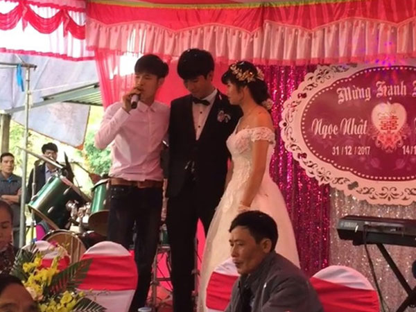 Sự thật về clip chàng trai hát trong đám cưới người yêu cũ