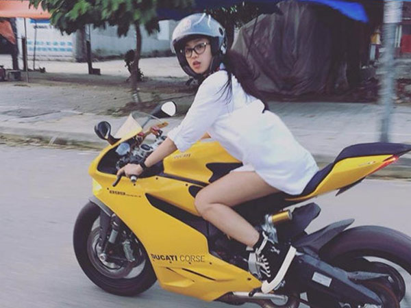 Cô gái xinh đẹp lái xe phân khối lớn 'gây bão' mạng là ai?