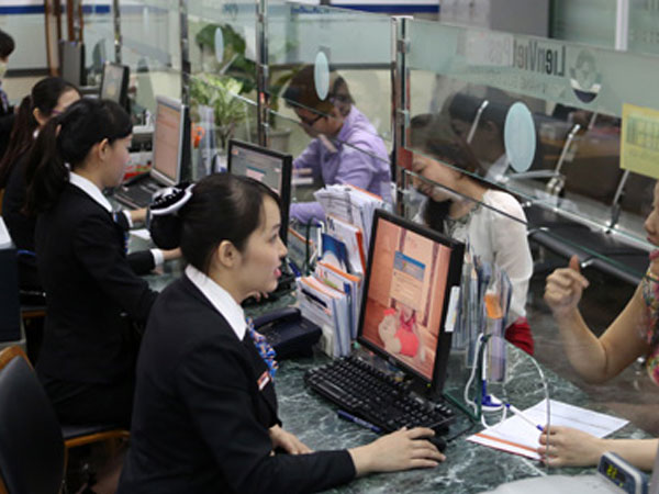 Ngân hàng đồng loạt đổi cách tính lãi tiết kiệm, cho vay