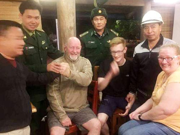 Du khách Anh mắc kẹt 6 tiếng trong hẻm núi ở Cát Bà