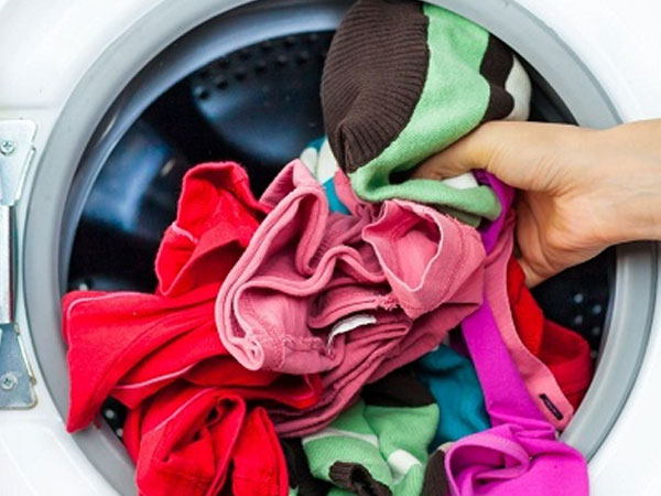 Giặt chung đồ trong máy giặt có bị lây bệnh tình dục?