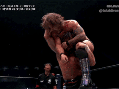 Huyền thoại WWE thất bại khi thách thức nhà vô địch tại Nhật