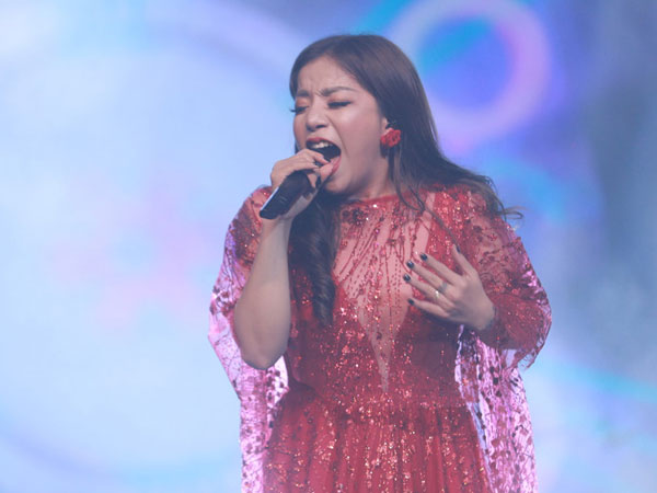 'Nàng thơ mới' của Phú Quang thiếu tinh tế và quá nức nở trên sân khấu