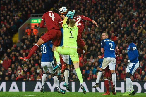 Hậu vệ 100 triệu đôla ghi bàn quyết định, Liverpool hạ Everton