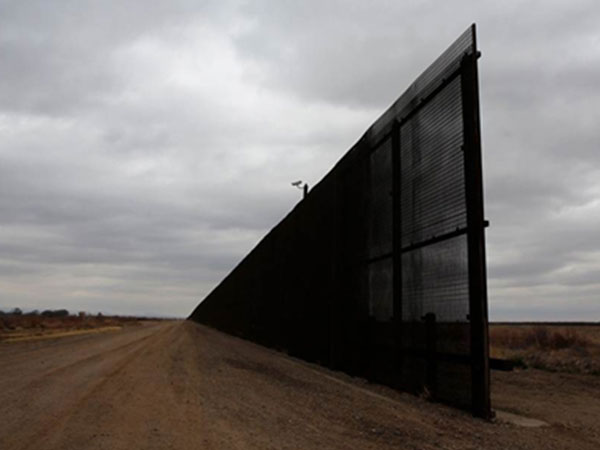 Trump đề xuất chi 18 tỷ USD xây tường biên giới với Mexico