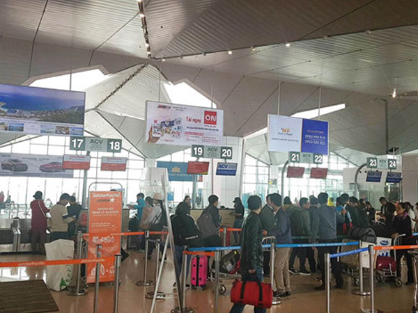 Vietjet bị 'tố' ép hành khách vạ vật ở sân bay 8 tiếng