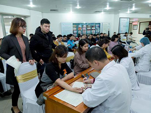 Hàng trăm người nhóm máu O xếp hàng hiến máu, nối dài sự sống cho người bệnh