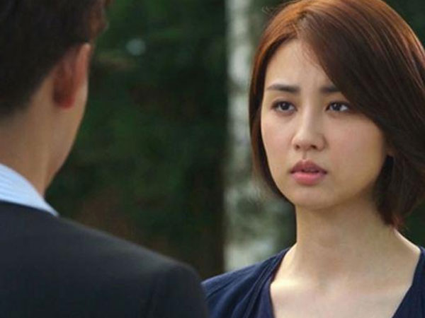 Nghe lén cú điện thoại, tôi phát hiện lí do chồng đẹp trai chịu lấy người xấu như tôi
