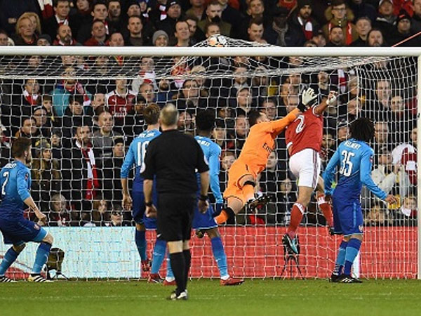 Arsenal thua đội hạng dưới, thành cựu vương Cup FA