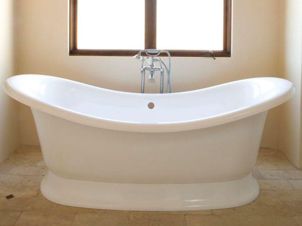 Bà bầu bị điện giật chết khi vừa tắm vừa sạc điện thoại