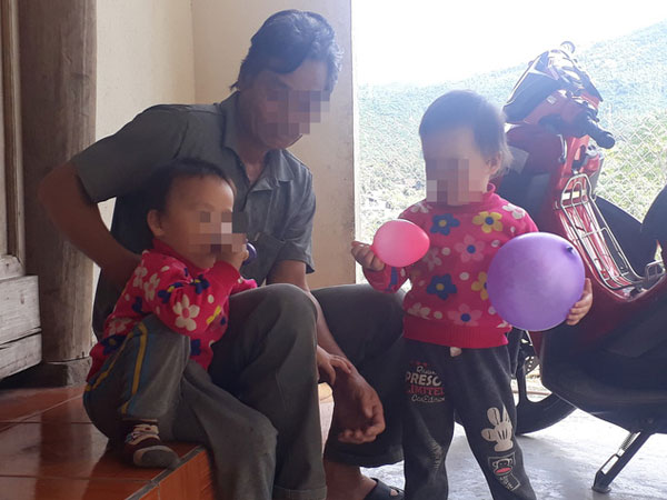 Nỗi buồn những đứa trẻ mang họ mẹ ở miền Tây xứ Nghệ