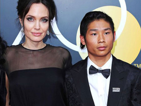 Pax Thiên đưa Angelina Jolie lên thảm đỏ Quả Cầu Vàng