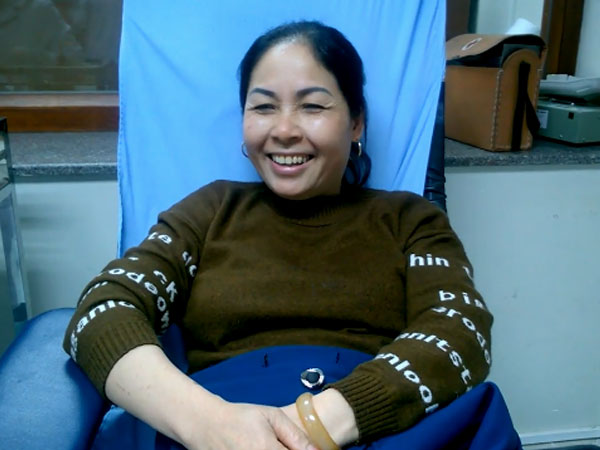 Video: Người dân Hà Nội đi 20 km trong mưa lạnh để hiến máu tình nguyện