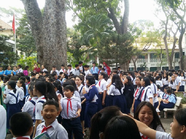 Cháy trường ở Sài Gòn, hàng trăm học sinh di tản khẩn cấp