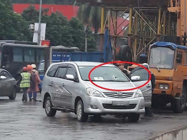 Hà Nội: Bác bỏ tin sắt rơi từ đường sắt đô thị xuyên thủng kính ô tô
