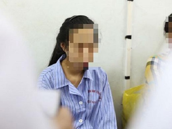 Hà Nội: Vừa sinh xong mẹ trẻ vùi đầu vào facebook, người gầy như xác ve nhập viện tâm thần