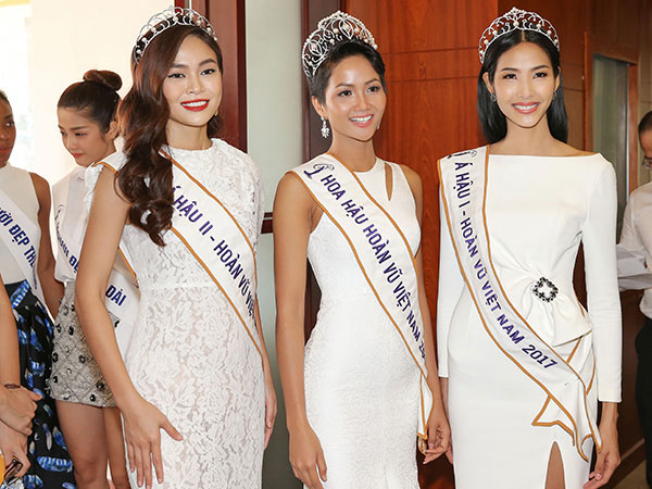 H'Hen Niê và hai Á hậu đọ sắc cùng Miss Universe 2008 Dayana Mendoza