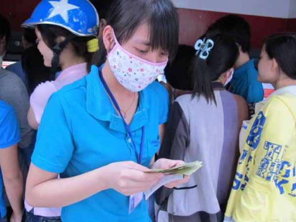 Lương công nhân Việt tăng nhanh nhưng vẫn không đủ sống