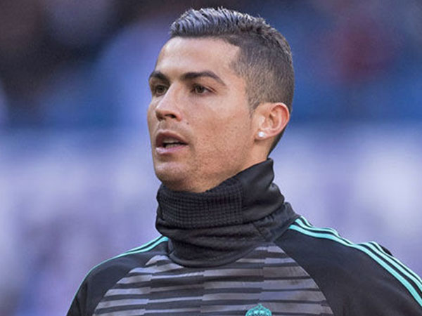 MU bị nẫng tay trên Ozil, Ronaldo đột ngột về Chelsea