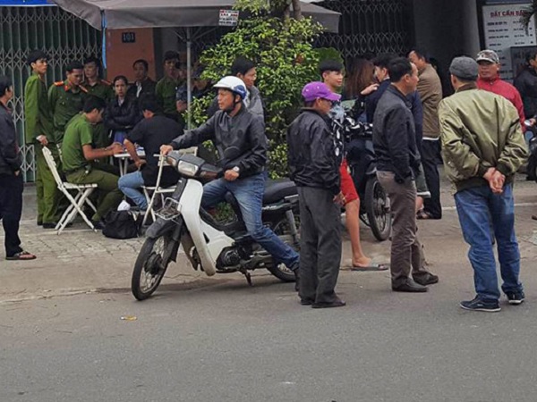 Người đàn ông 49 tuổi chết trong tư thế treo cổ ở cửa hàng điện lạnh