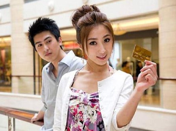 Quả báo không ngờ cho kẻ rũ bỏ người vợ tào khang để cưới về cô bồ bốc lửa