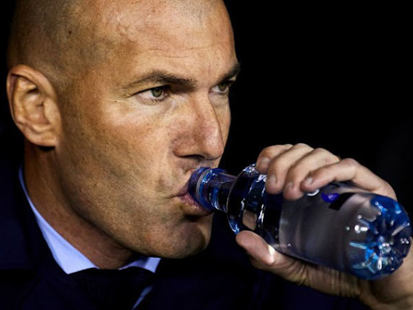 Real loạn: Zidane mắng học trò như 'mổ bò', dàn sao thi nhau văng tục