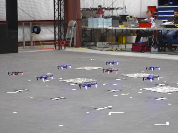 Mỹ phát triển công nghệ 'đàn UAV' tác chiến cùng bộ binh