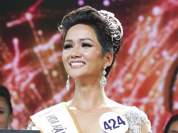 NSND Vương Duy Biên đánh giá cao vẻ đẹp của tân hoa hậu H'Hen Niê