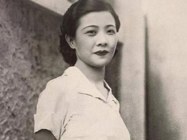 Nữ minh tinh huyền thoại Trung Quốc tự sát, 12 nhân vật quyền lực tự nguyện khiêng quan tài