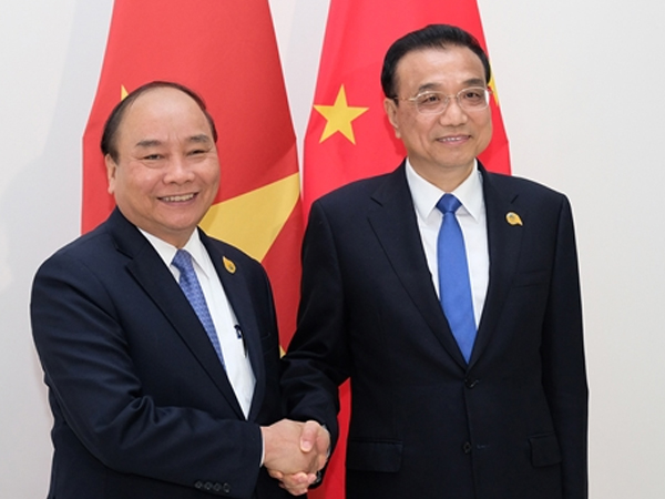 Thủ tướng Nguyễn Xuân Phúc gặp Thủ tướng Trung Quốc