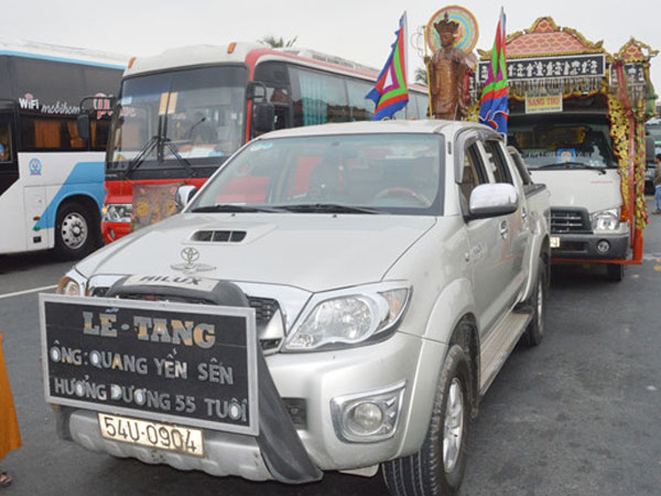 Xe tang kẹt tại BOT Sóc Trăng