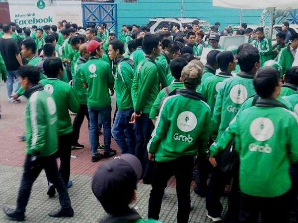 Bị tài xế phản đối, Grab nói chỉ thu thuế hộ nhà nước