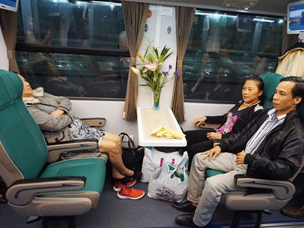 Cận cảnh đoàn tàu Thống Nhất 5 sao vừa được đưa vào sử dụng